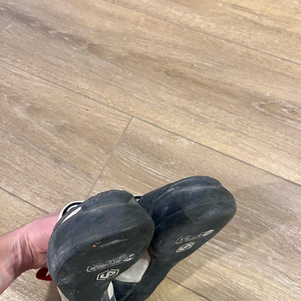 Unparallel Quibit Climbing Shoes - Picture 6 of 9